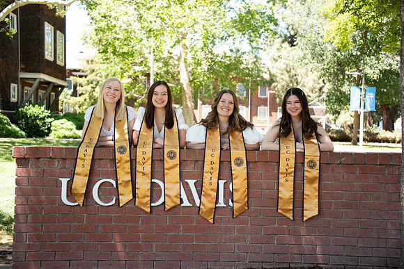 UCD_Grads_004