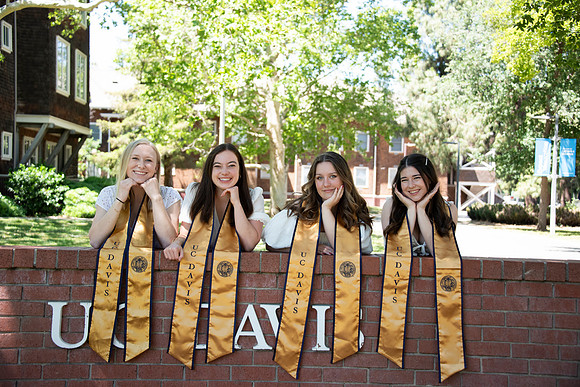 UCD_Grads_008