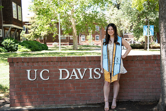 UCD_Grads_090