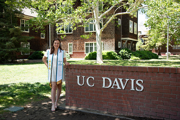 UCD_Grads_125