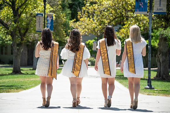 UCD_Grads_190